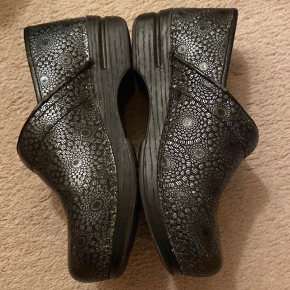 Dansko XP Clogs Medallion Print Size 39 - Picture 7 of 9